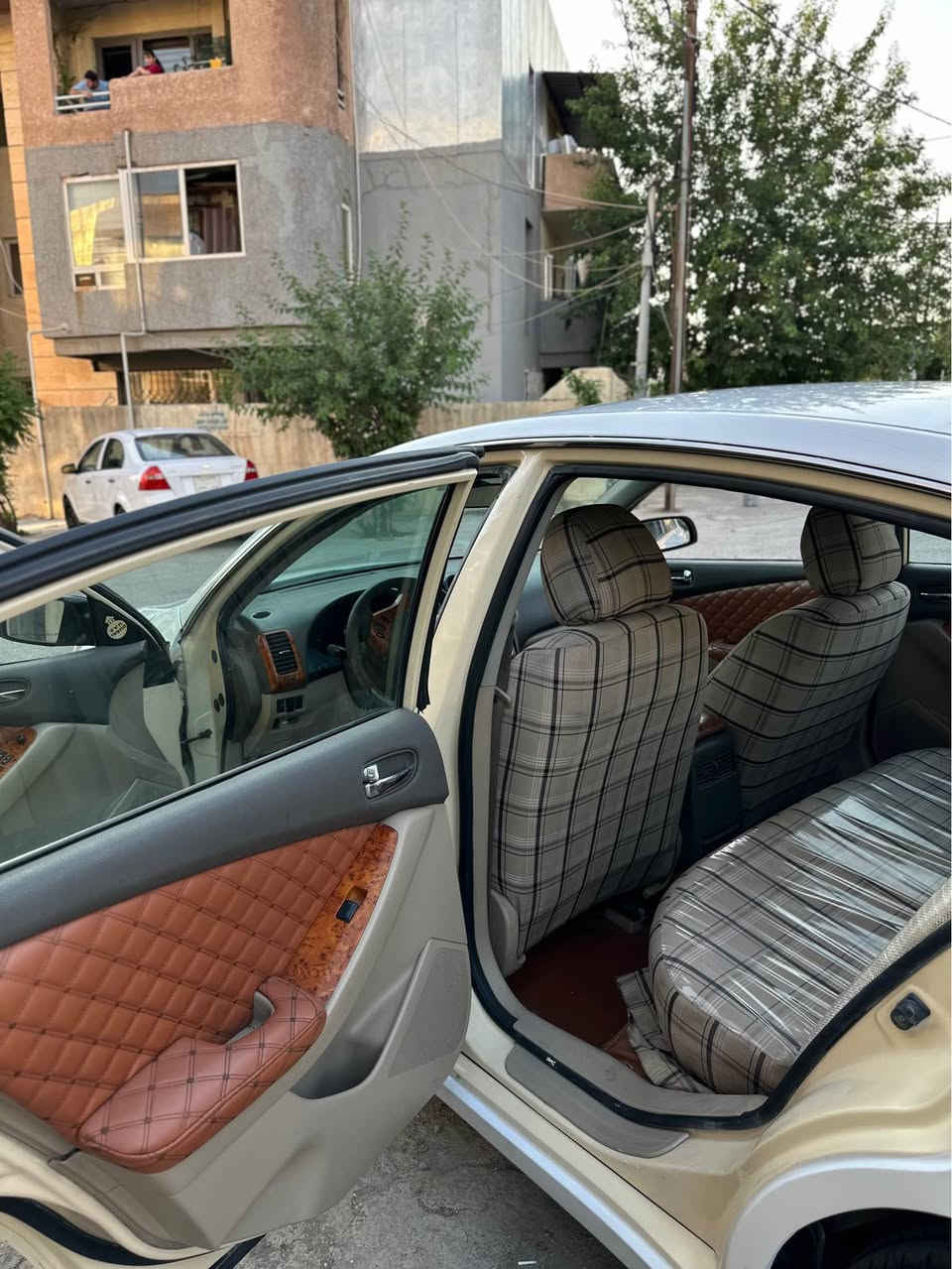 کامل بۆیاخ تەکسی بووە کراوە بە قسوسی 
بێ دەعم و بە بێ لێدراوی 
گێر ئۆتۆماتیک 
تەحدید سورعە 
تەحەکوماتی سەر سوکان 
چوار جام کارەبا 
ئاوێنە کارەبا 
سعری 78 کەمێ مەجال 
***********
*********** السليمانية, العراق
