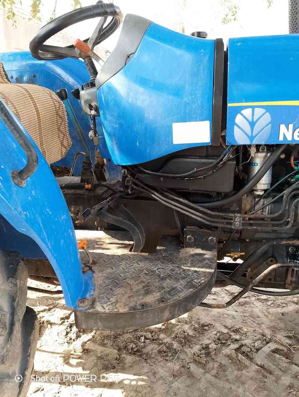 مكينه ني هولند للبيع السعر 19 وبيها مجال لاستفسار على الرقم *********** العنوان كربلاء الهنديه الخيرات
