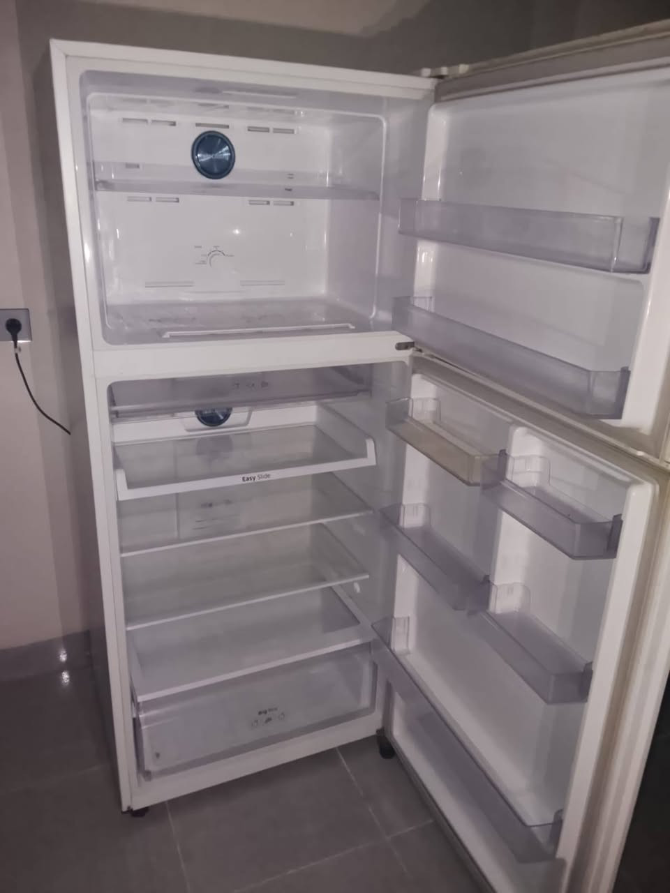 #للبيع ثلاجة انفيرتر شركة سامسونج فول مواصفات ربع أمبيرتاخذ كلش جديده نظافه فول  حجم كبير السعر ٣٥٠الف الاتصال ***********
