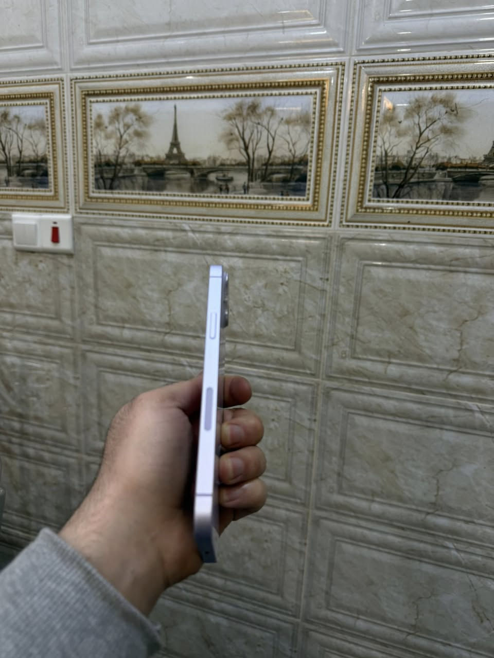 سلام عليكم
ايفون ١٤ بلص 
ذاكره ١٢٨
بطاريه ٩٠
نموذج m
لون بنفسجي
الجهاز مقفول سيم كارت يعني بدون شريحه 
يعني ماتكدر تخلي لاشريحه الكترونيه ولا عاديه 
الشاشه بيه زلوغ تخليلك شاشه مضلله ينتهي كلشي 
سعر ٣٥٠ الف قفل 
***********
