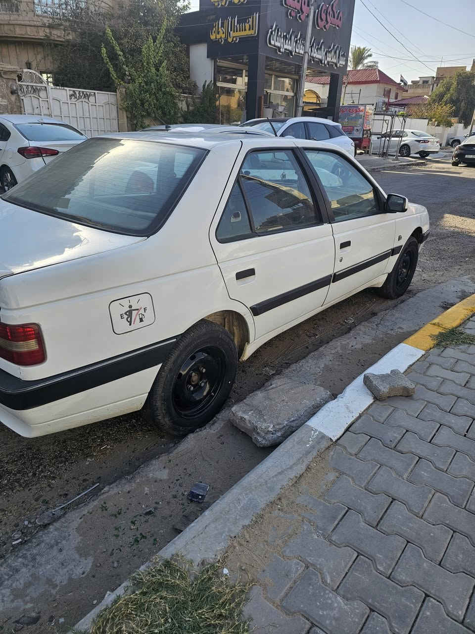 السلام عليكم
بيجو لميس  موديل ٢٠١٢. 

كشر نضيف. مكينة شادهة جديدة  كيرهة خير من الله  تبريدهة ثلج  مشط ستيرن جديد صدر جديد كلج وعينة جديد ايساكو ،  ادامة للحدادية الخلفية مسوي كامل  شادلهة شاشة  ، راديتر ٣ سراوات يعني انسة حماوة   منضومة زنون  السيارة معمرة هلالات وبيهة طختين موضح بالصورة  للعلم الطخات بسيطة    

السيارة محتاجة بور ستيرن  لان بي ضعف ورة ما شديت المشط طلع بي ضعف 

السيارة رقمهة بغداد دولي  مكانهة بغداد الشعب واني صاحب السيارة سنويتهة لل٢٧ وما عليهة اي غرامة  

رايدهة ب ٤٣ وتجي تفحص وتدلل 
 ***********
