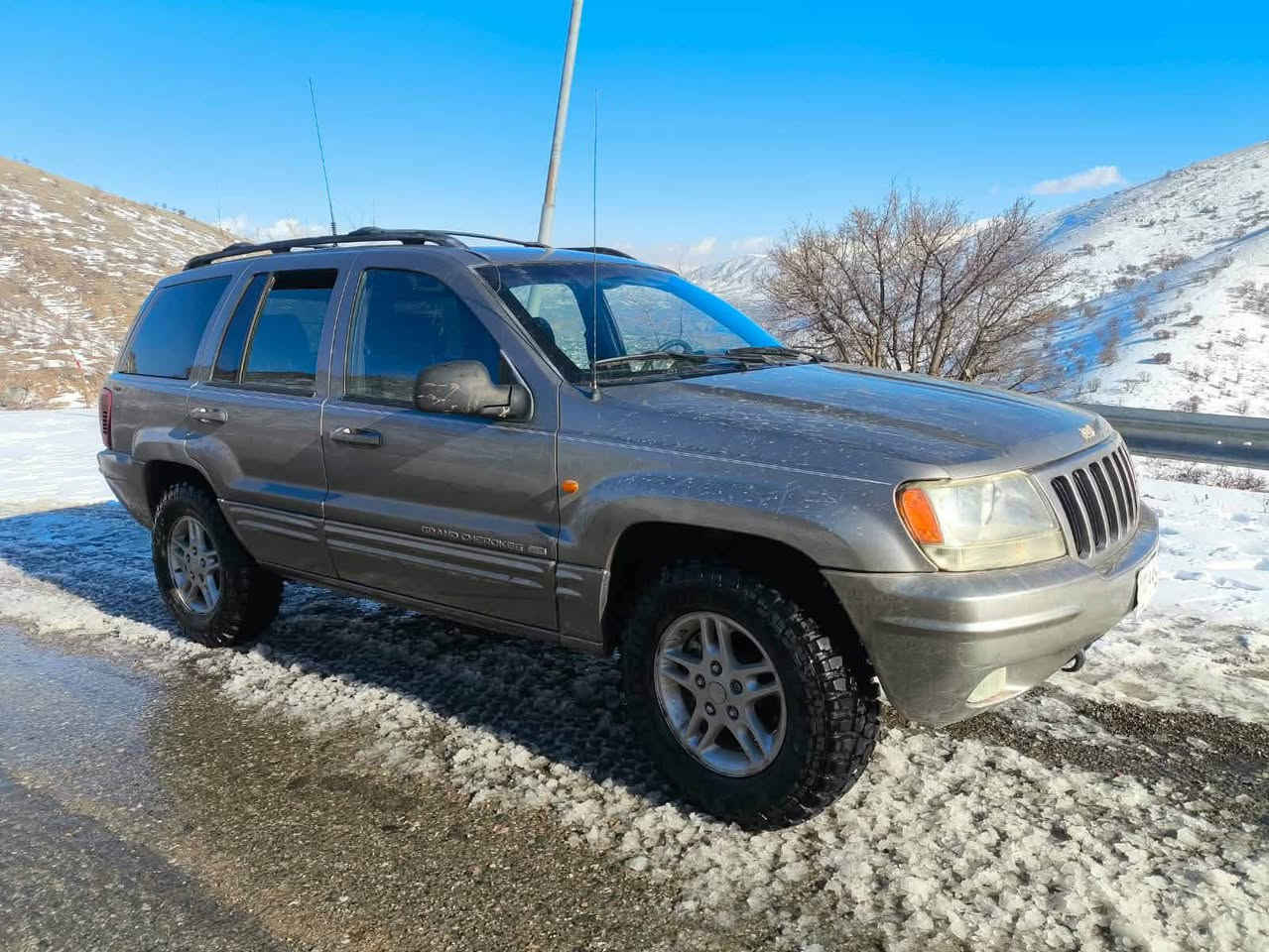 سڵاوی خواتان لێبێ
جێب ۱۹۹۹ ۸ بستۆن فول مواسەفات
ئارمی سلێمانی بە شەرت ۲ پەڵە بۆیاخی هەیە
گێڕ و مەکینە و ئەکسل و دەبڵ ئەکسل بە شەرت
پێش و دوای تازە داگیراوە هەموو گیانی بە شەرت
بایی ٥٥ گەڵایە تۆزێ مەجالیشی تیایە
*********** السليمانية, العراق
