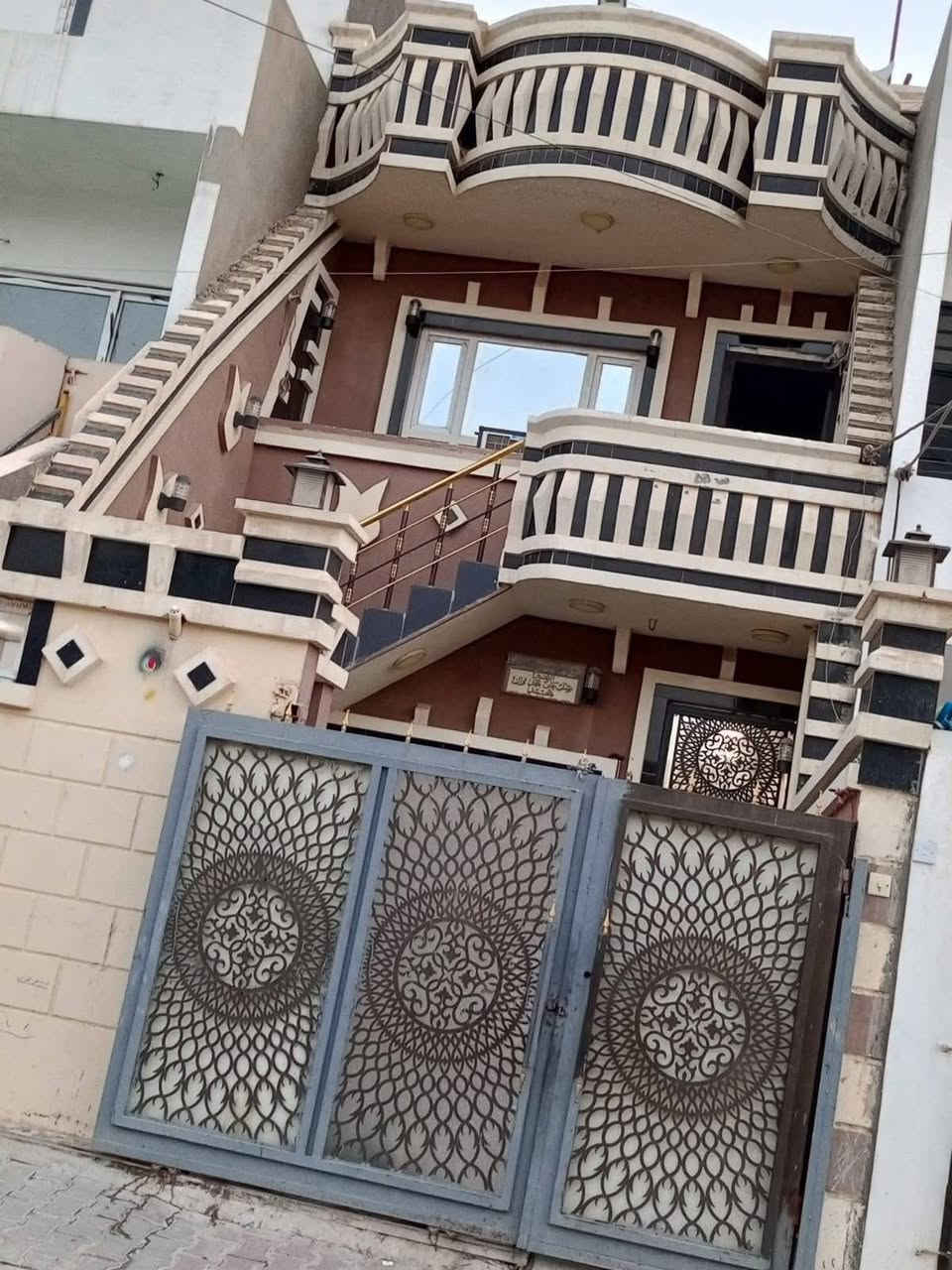 يتوفر لدينا بيوت محجوز لصالح مصرف العقاري 
بمقدمات يتراوح بي 33مليون -45مليون 
للاستفسار/***********
