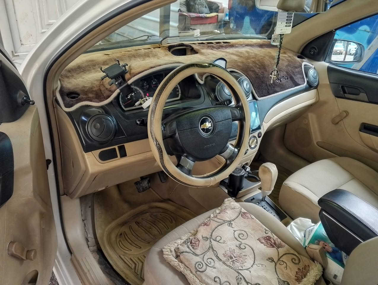 سلام عليكم
افيو خليجي 2010
سيارة بالادية باسمي كير اوتو 
تدفئة تبريد تخم تاير جديد باتري جديد 
كهربائيات كلهة شغالة صدر كامل امامي خلفي 
داخلة هزة باسمي لايوجد غرامات مصفرة
فقط ضرر باب الصدر طخة خفيفة يرجع على بارد 
السعر 75 ورقة مكان الاسيارة بغداد 
رقم الهاتف ***********
