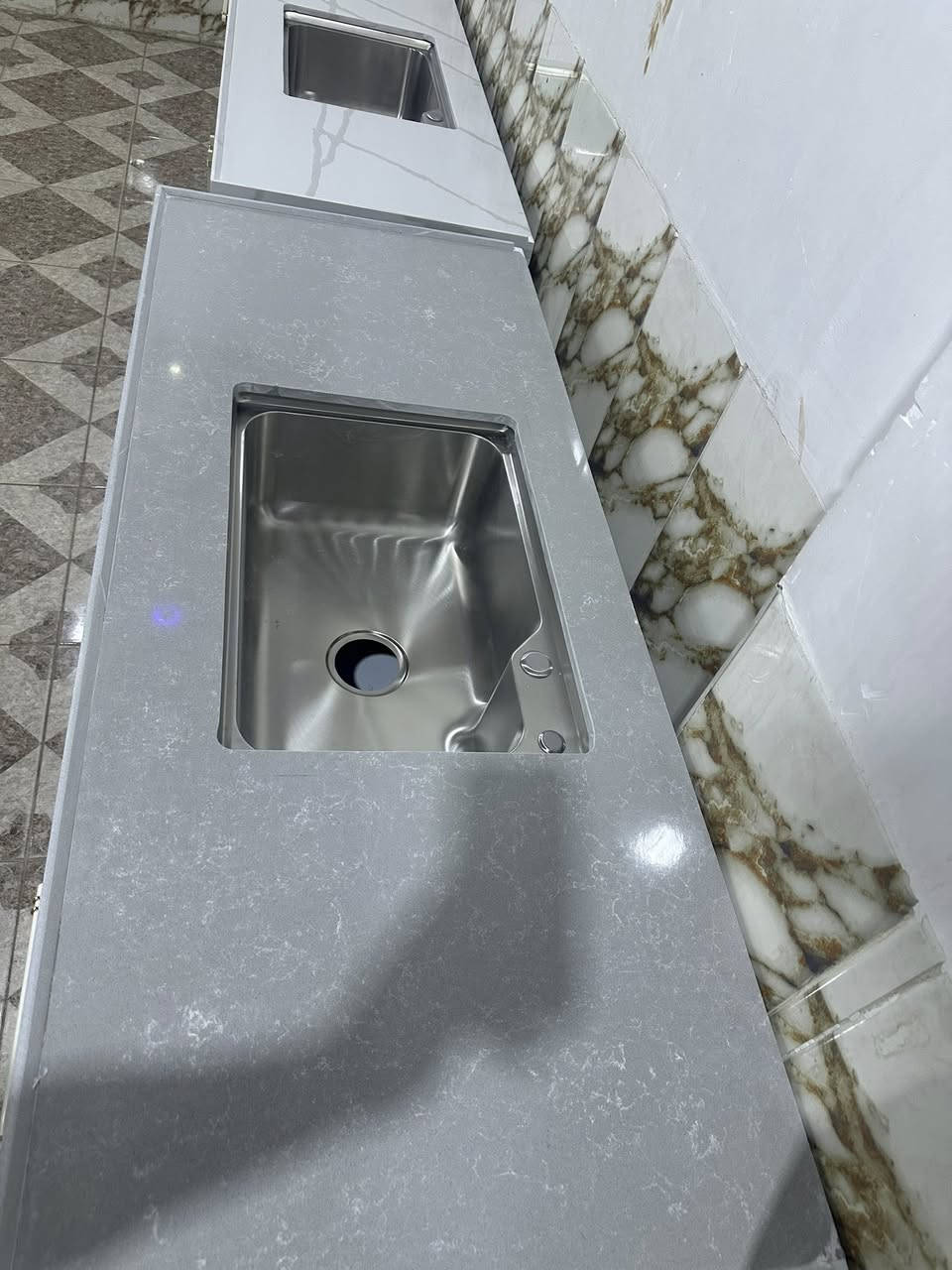 سنك كوارتز مختلف الالوان
التاميم ركن آلمدينه معرض أثاث بيم
***********
