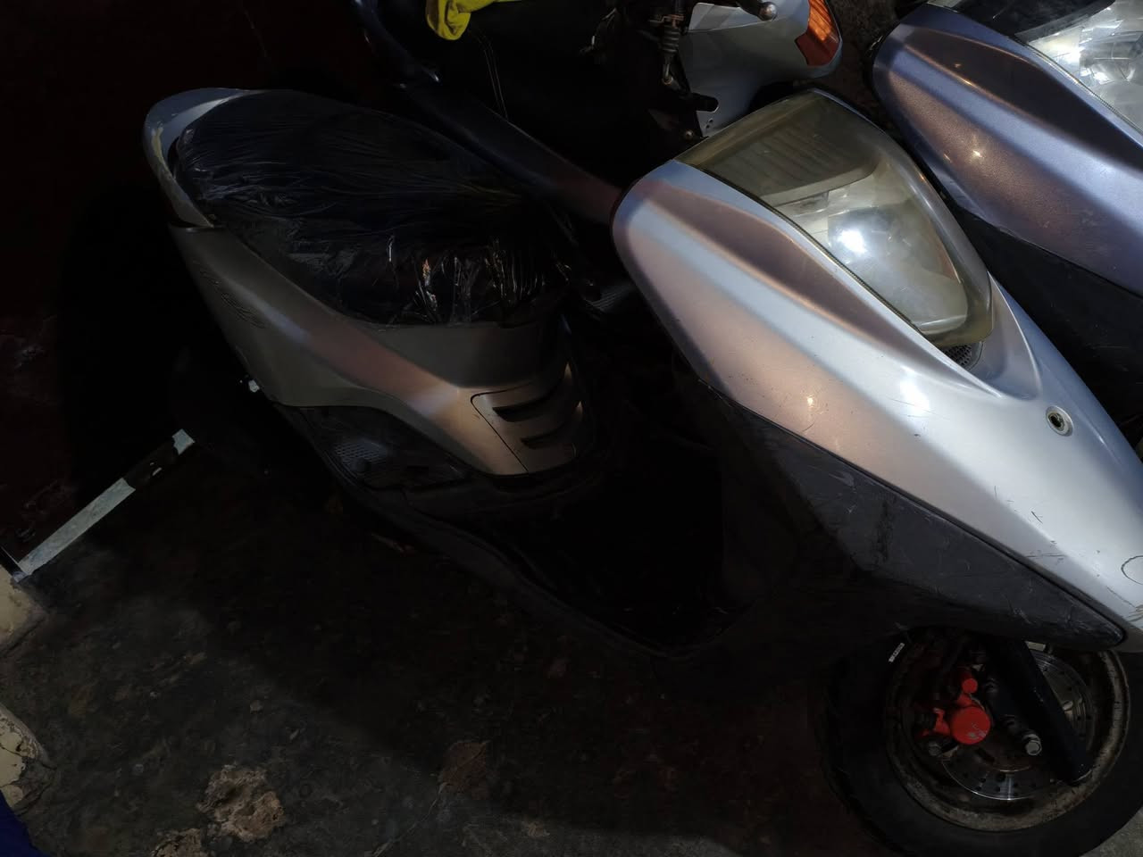 بريز لون رصاصي درجة حلوة تخبل احلة من صور كابريتر دراجة كدامكم وشوفوهة تايرات جدد وباتري جديد عنوان بغداد جديدة*********** واتساب
