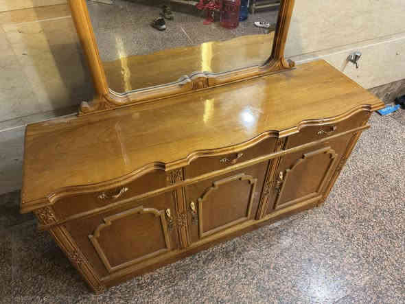 ميز تواليت تزگام درجه اولى 
نظافه 99‎%‎
للاستفسار: ***********
