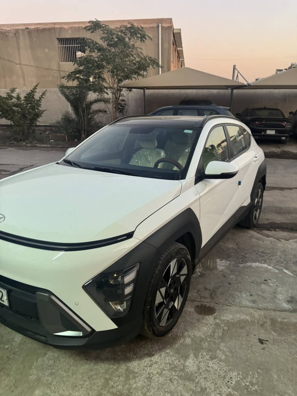 السلام عليكم
كونا 2024 ماشية 7500 قابل للزيادة
فول مواصفات خليجي 
مكفوله كفالة تامة عدا ملاحضة بسيطة بل دعامية الخلفية مبينه بل صور
السعر 29.300.000عراقي وبيها مجال  
 استفسار ***********واتساب
