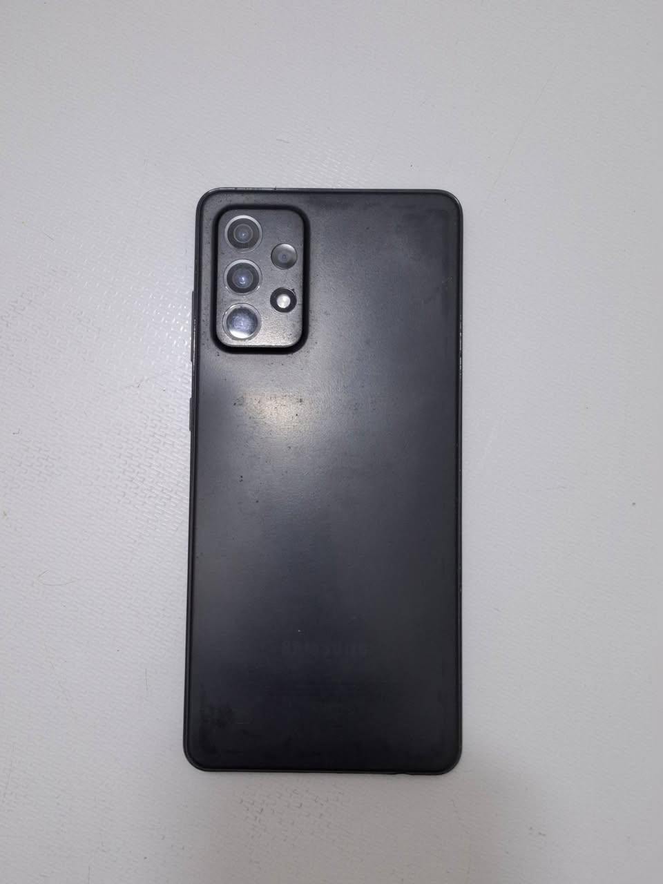 السلام عليكم سامسونجA72
شاشه سوبر امولد 
ذاكرة ٢٥٦
بطارية ٥٠٠٠ واط
شحن سريع 
معالج هاتف Qualcomm Snapdragon 720G، وهو معالج ثماني النواة بتقنية 8 نانومتر يوفر أداءً جيدًا للالعاب والاستخدام اليومي 
كوت / مركز المدينة 
سعره ١٤٠ 
***********
