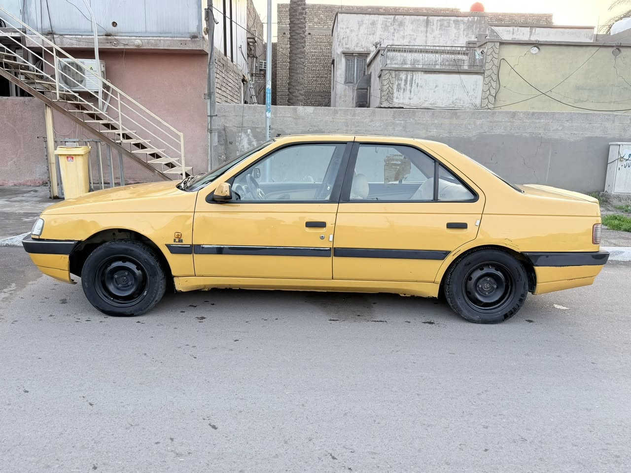 بيجو لميس 2015 بيهة جاملغ نصة مصبوغ والبنيد ربعه مكينة فرنسي بيهة خيط 
مصفرة غرامة 
السعر 35 
بغداد ***********
