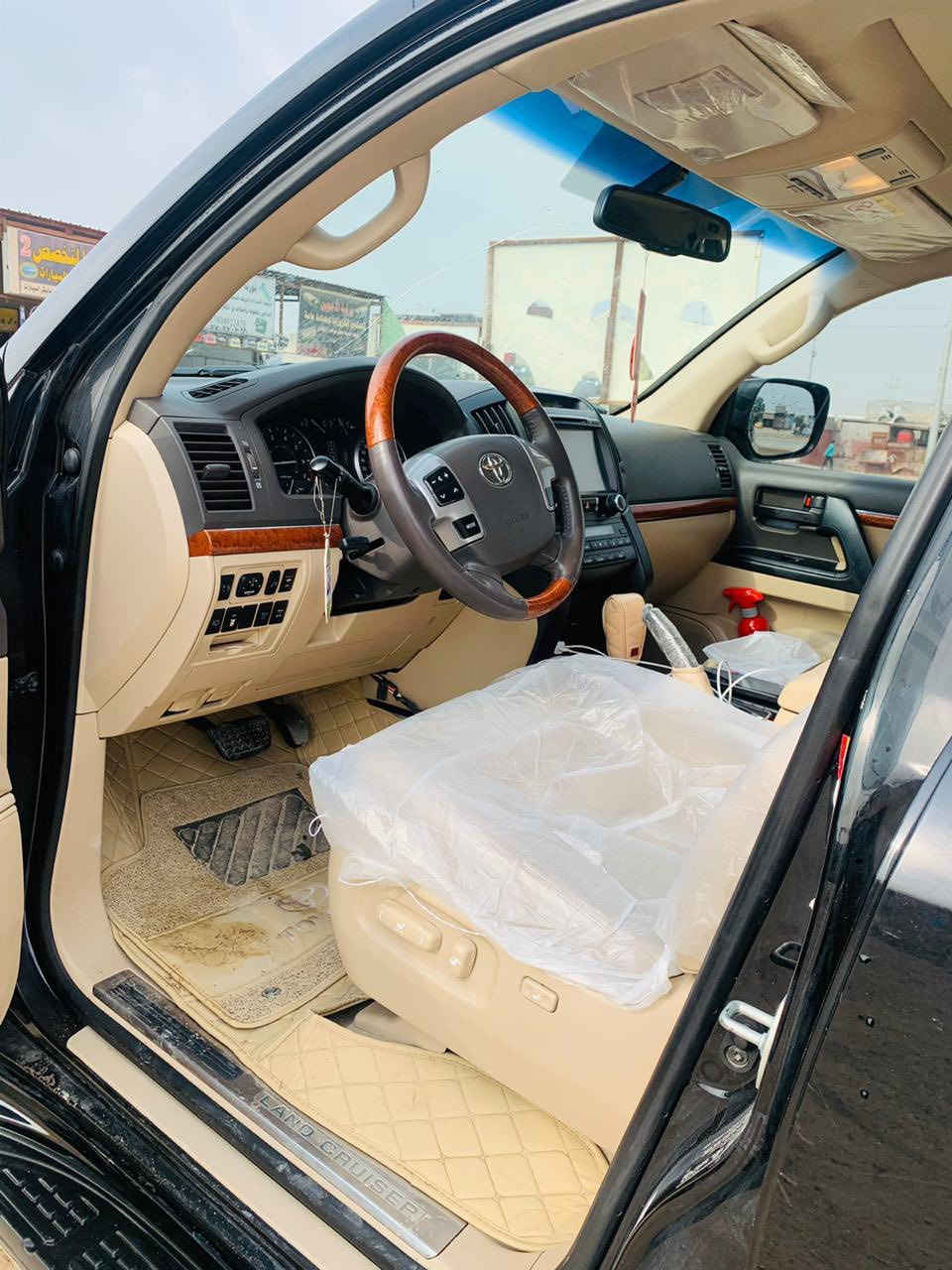 من رخصة الادمن ....   للبيع نقدا 🌳🌳🌳🌳🌳🌳
سيارة تويوتا لاندكروز خليجي ثمانية سلندر حجم ٤٧٠٠ 

  موديل2014 بغداد مشروع وطني ( باسمي ) تحويل مباشر بنفس اليوم   نظيفة جدا وجديدة جدا بمعنى الكلمة وجاهزة من كلشي  ومكان السيارة بصره  والجاد بالشراء يتفضل  يتصل*********** بي واتساب   وبالخير مقدما عالياخذها السعر 385ورقه

المواصفات ...🍀🍀🍀🍀

١- المحرك ٨ سلندر حجم ٤٧٠٠  المرغوب

٢- بصمة تشغيل وبصمة ابواب

٣- كراسي جلد بلادي

٤-  الجام يصعد وينزل بالبصمة

٥- فتحة بالسقف

٦- فور ويل

٧- كشن السائق كهرباء ٣ دكم

٨- تحكم ستيرن

٩- حساسات امامي وخلفي

١٠- لدات

١١- كامرة بلادية  

١٢- اشارة ترحيب 

١٣- مري قلاب

١٤- ثلاجة

١٥- زنون بلادي

١٦ - زراكات

١٧- طفايه

١٨- مري قلاب مع البك
