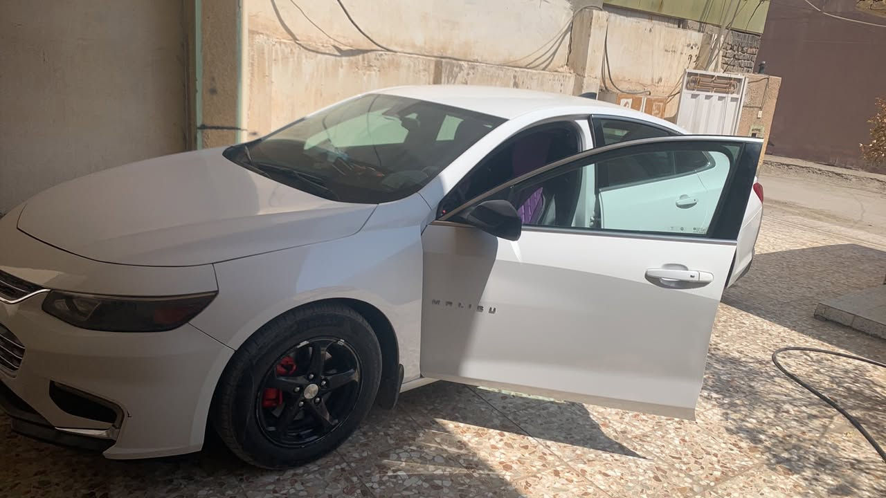 السلام عليكم 
ماليبو 18.رقم بابل بأسمي
ماشيه 100 ميل المكينه مبدل كازكيت 
حادث امريكا البنيد مصبوغ وبارد بالجاملغ 
وعندي ضربتين بالدوسه
السعر 95 وبيهة مجال .

***********
