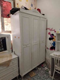 غرفه ام نفر واحد خمس قطع  للبيعب سعر ٤٠٠ الف بيه مجال قليل الغرفه احله...