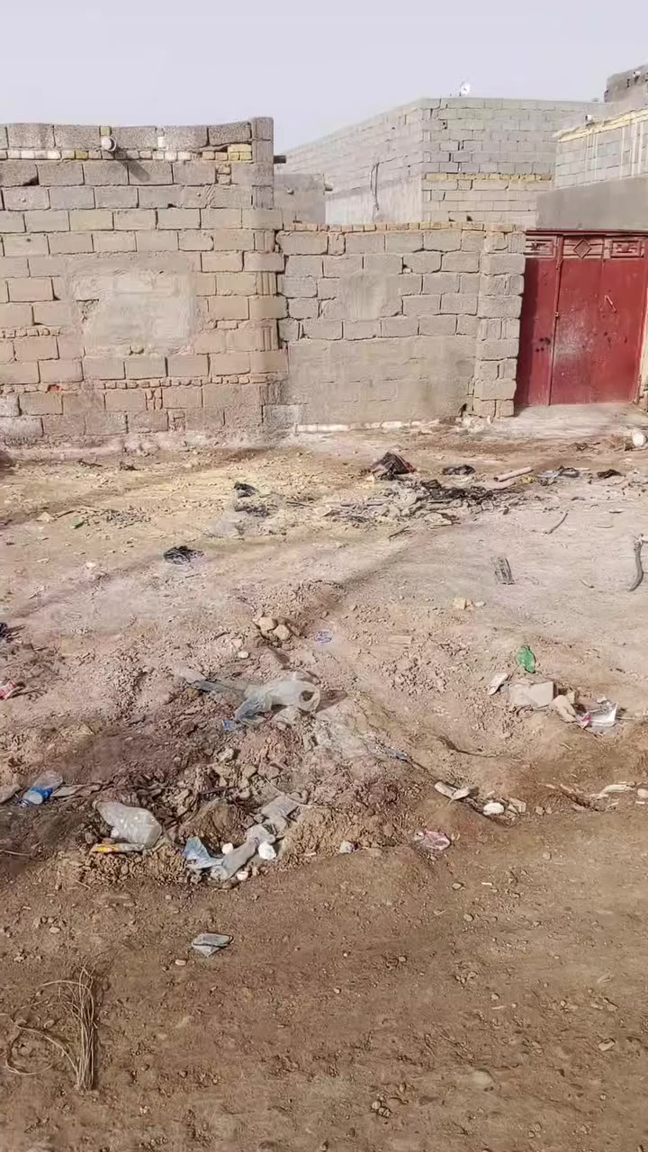 بيت للبيع بس نبيع قطعه مساحه 155م منطقة سميلات كافة خدمات الاتصال ***********
