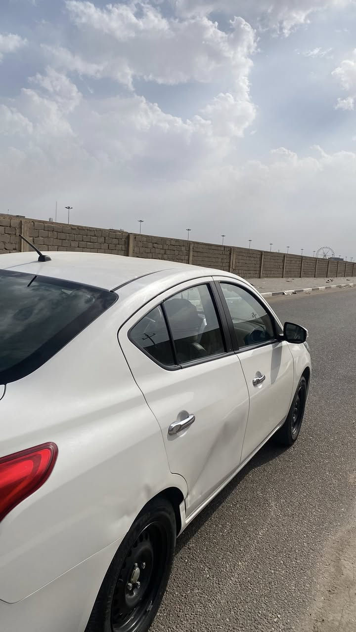 سلام عليكم 
نيسان صني مصري للبيع  مديل 2025  ماشيه 40الف 
سياره  مال بيت ضربتها كما موضح بلصوره 
سعرها 122 
بسمي وكاله 
***********
