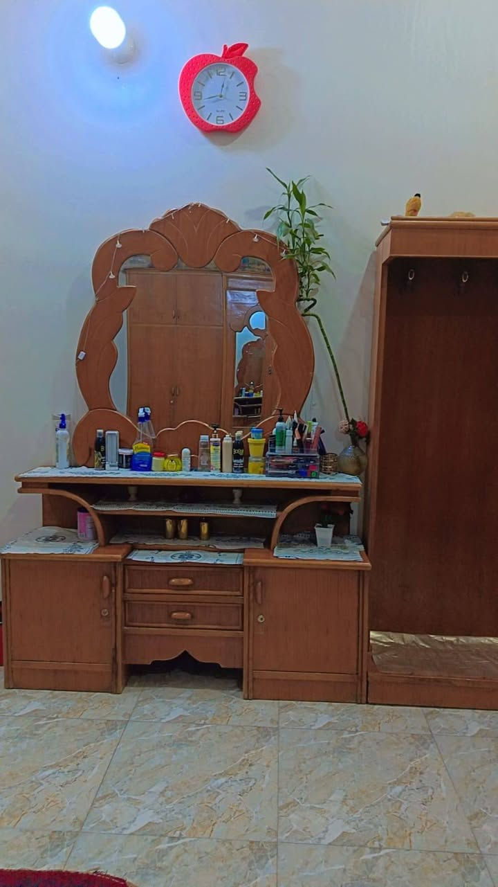 سلام عليكم خوان غرفه جديد ام سته طابقين صاج داخل وخارج ابيع مستعجل سع650وبيهه مجال
***********
