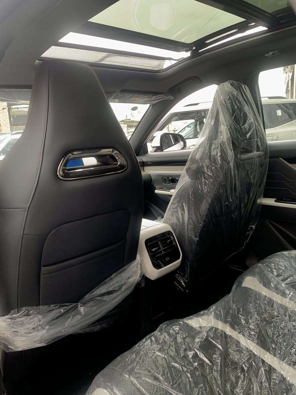 ⚜️ متوفر حالياً في معرض العماد ⚜️

✨ جيتور بلكن 🔌 هايبرد 🔋 L6 2025 الجديدة ✨
سيارة تجمع بين القوة – الراحة في تجربة قيادة استثنائية 

🔹 محرك قوي مع أداء ثابت على كل الطرق
🔹 تصميم خارجي أنيق وعصري بلمسات فاخرة
🔹 شاشة وسطية كبيرة تدعم أحدث التقنيات
🔹 مقاعد جلد مريحة مع تحكم كهربائي
🔹 فتحة بانوراما تعطيك إحساس بالرحابة
🔹 أنظمة أمان ذكية 
🔹 كاميرات محيطة لقيادة سهلة وركن آمن

✨ مع جيتور L6 2025 استمتع بقيادة حديثة ومريحة مع أجواء فخامة حقيقية 

المبيعات : *********** / الادارة : *********** 

العنوان : بغداد / معارض البياع / مدخل المعارض الرئيسي / الشارع الوسط - معرض العماد 

#جيتورات_2026 #باركود #جيتور #Jetur #L6
