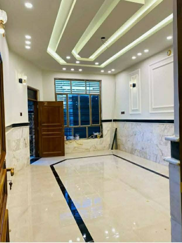 ياالله
سلام عليكم
البيت البيع طابو صرف 
مساحه ((200))  متر بناء حديث ومسلح
جمعيات خلف بانزين خانه وقرب مدرسه
يحتوي على استقبال وصوله وغرفتين نوم
ومطبخ وساحه كبيره صحيات داخليه 
وصحيات خارجيه 
ملاحظه البيت مطلوب إسكان 
سعر البيت كلي ((165)) مطلوب 
((12)) مليون سدد شهريه 
استفسار اتصل ((***********)) 
((***********)) اخوكم أبو عراق....
