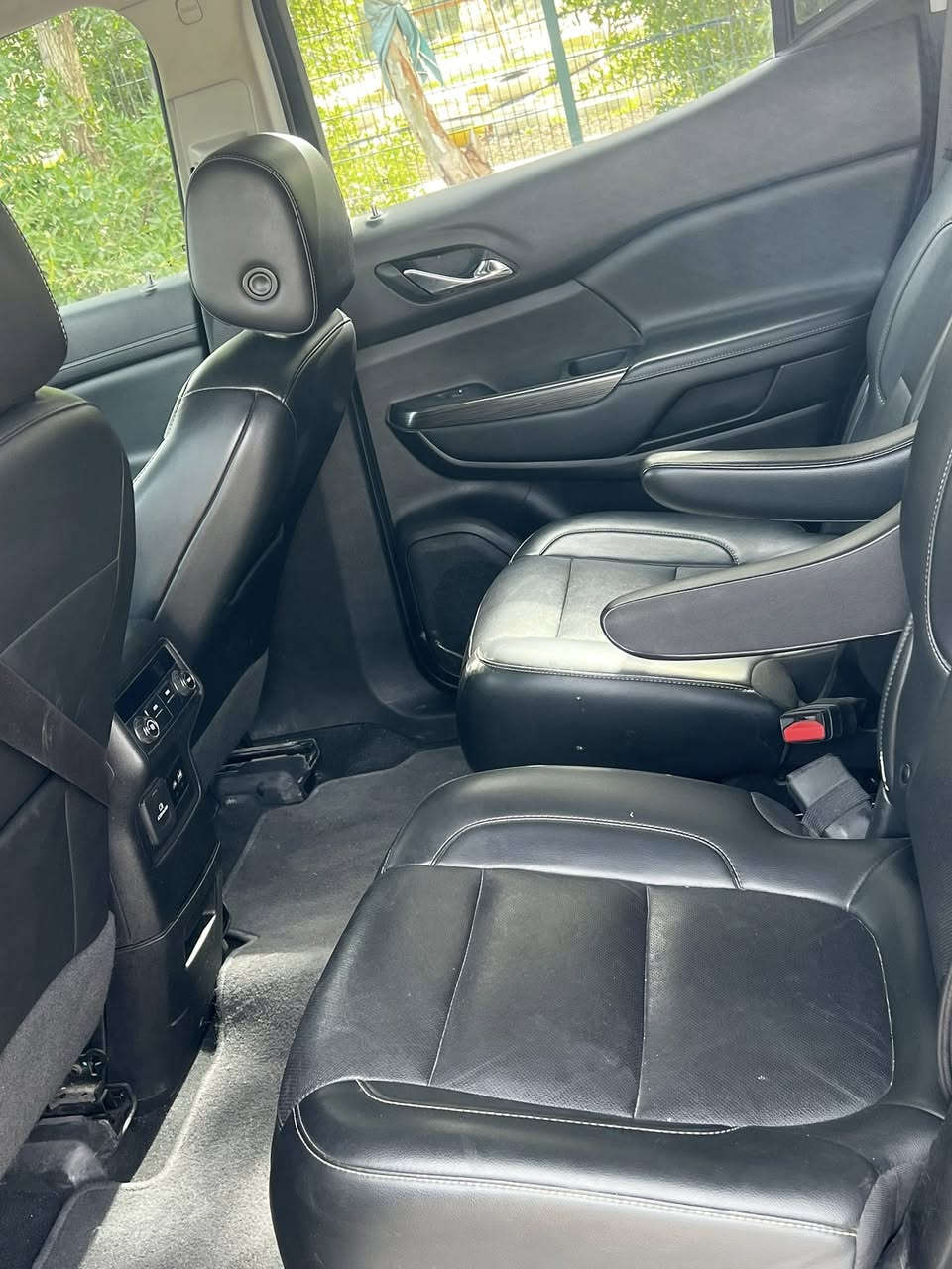 للبيع  GMC اكاديا موديل ٢٠٢١  محرك 6 سلندر   حادث موضح بالصورة مكان السيارة النجف السعر ٢٢٥ رقم اربيل محرك كير بالشرط ايرباك الدركه فقط  رقم الهاتف ***********
