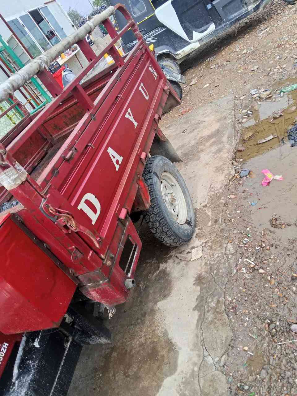 سلام عليكم ستوته للبيع دايوان موديل 2018 اوراق اصولي محرك مكفول من تنقيص وتبخير شاصي  مكفول كهربأيات شغاله بس عوزهة باتري المكان الشعله يم جسر الشعب السعر علا التصال الرقم ***********
