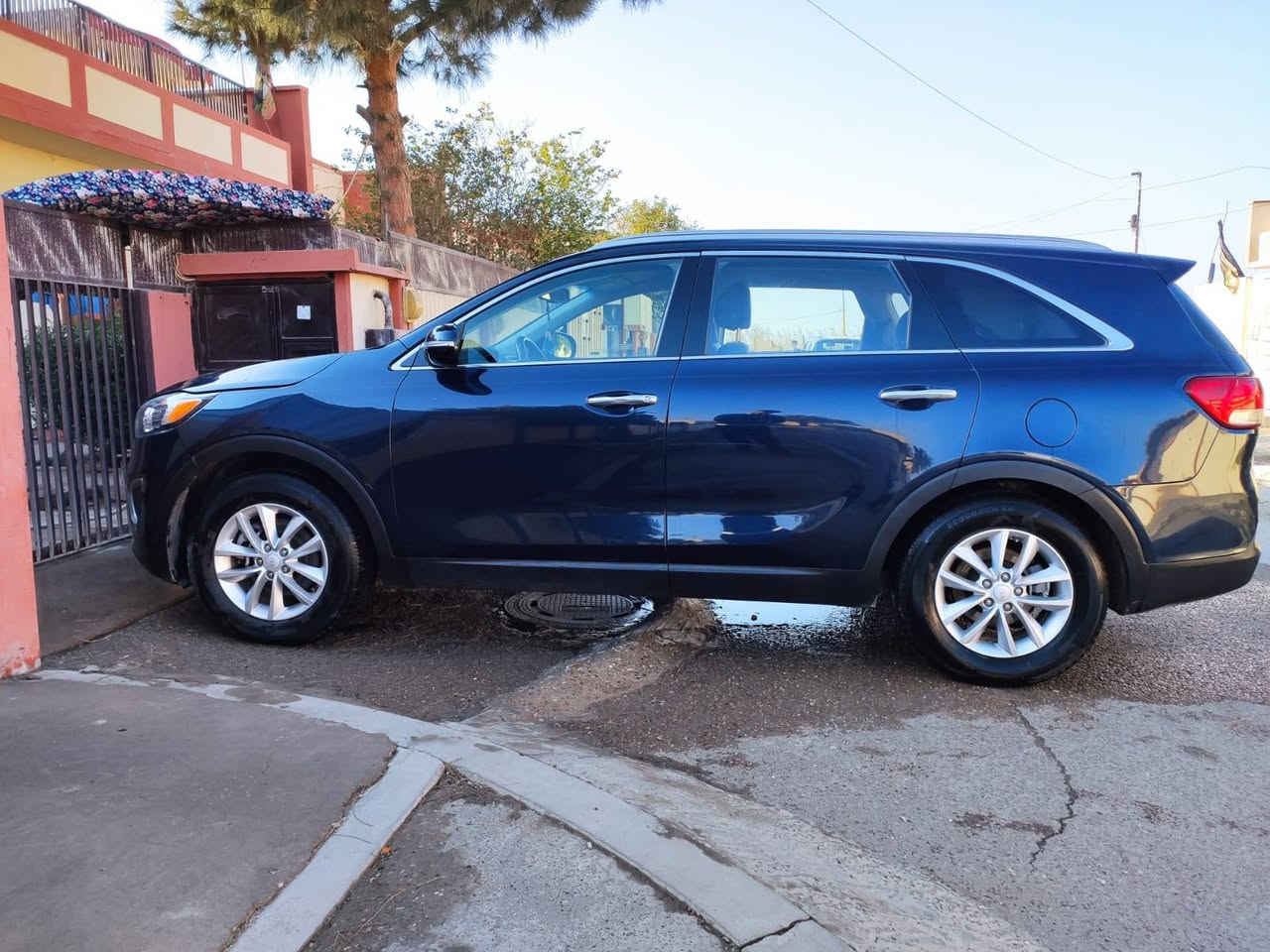 السلام عليكم 
كيا سورنتو وارد امريكي 
الضرر باب الصندوق بدون دواخل 
6 سلندر 
رقم ديالى الجديد
للاستفسار *********** بعقوبة, ديالى
