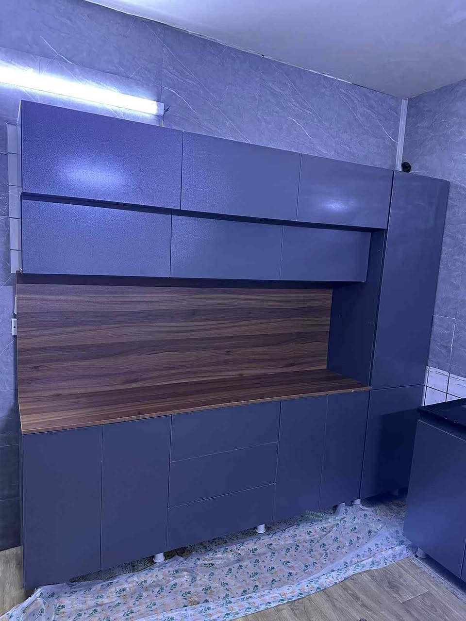 كاونتر جديد السنك متر ونص و الكاونتر ٣ أمتار ب٧٠٠ وبي مجال مكاني بغداد زيونه ***********
