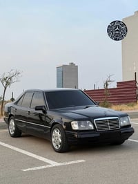 مرسيدس E250 • W124 • اسود