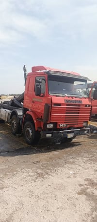 سكانيه ناقلة حاويات للبيع 07736580791