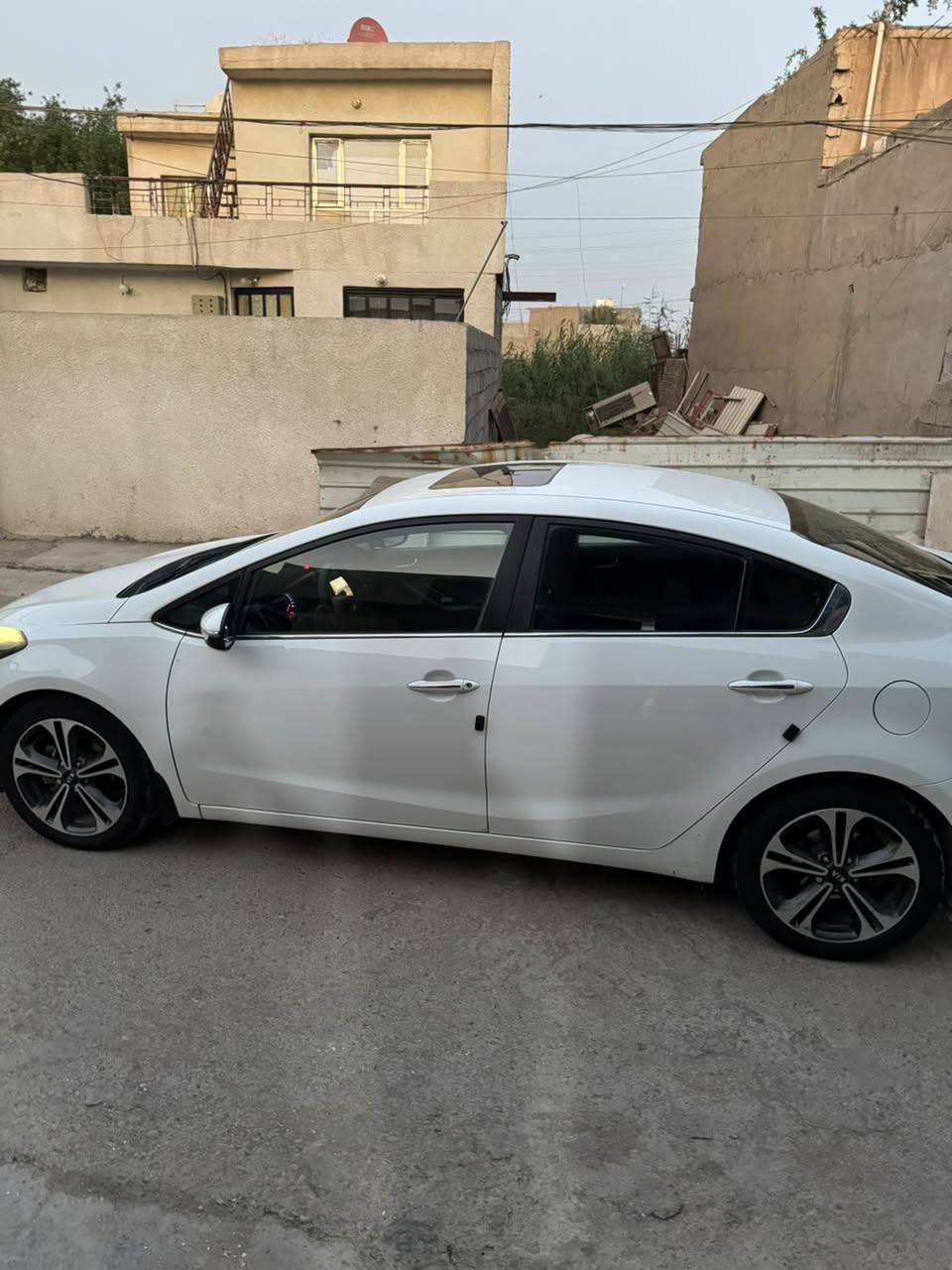 السلام عليكم
للبيع سيراتو موديل 2014 خليجي باسمي فول مواصفات عدا البصمة رقم اربيل تحويل ثاني يوم

العداد ٢٠٠٠٠٠ 

تبريد جيد 

تخم تاير 

مكفولة عدا الباب الصدر رصعة بي 

فقط يحتاج صدر 

السعر ١٢٢ وبيهة مجال حك الجية 

العنوان بغداد فلكة سلمان باك
رقم التليفون ***********
