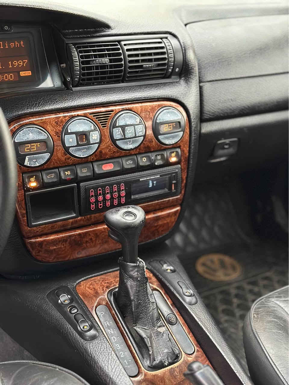 لەهەولێرم *********** 
مکان اربیل 

مۆدیل ١٩٩٥ مەکینە کەپس 20 بلاد فوول فوول مواصفاتە بەس ایت نییە تەبرید سارد و گەرم هەزە و فەحسی نوێیە 
دینار مەسرەفی تێدا نییە بۆیاغ عامە لەسەر ساغی بەبێ لێدان تحویل غرامە براوە وەرگەرای بەشەرت 

مودیل ٩٥ محرک کبس 20 بلاد فوول مواصفات بس بدون سلاید تبرید بارد و تدفئە هزە و فحص المروور جدید مابی دینار مصرف سیارة بخ عام للجمالي بدوون ضربة تحویل غرامە مکسوس مگلوب شرط أربيل, العراق
