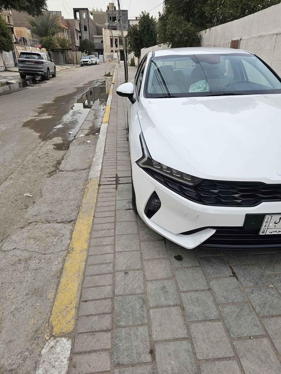 السلام عليكم كي 5 هايبرد تفويله اتمشيك ٩٠٠ كيلو
موديل ٢٠٢٢ خليجي وارد كوريا استيراد خاص ماشيه ١٠٣ الف طبعا اخذته ماشيه ٦٠ الف مشي في كوريا مواصفات دبل جام عزل  مو طبيعي جام اربعه اوتو صندوق ذكي يفتح عند الاقتراب كشنات جلد ابيض تدفه استيرن وتدفه كشنات زر افيو يعرض الكامره اثناء السوق تحديد مسار قياده ذاتيه ومثبت سرعه شفتات استيرن اوتو هولد هند بريك بصمه مود درايف بصمه مري شفط دخول ذكي اندوريد اوتو وابل كار بلي كير ماوس وضع تقنيه الهواء تشغيل عن بعد داخل بيانو ابلاك

سياره اني رقمتها على ايدي صارلها سنتين   تقريبا من دخلت للعراق والسونار موجود بالصور مجرد صبغ دعاميه الخلفيه صبغ في كوريا يعني صبغ شركه اثر شخوط  وتعديل اسفل الباب الخلفيه وكلها في كوريا على كد شبر موضحه بالسونار مكفوله من اي دعمه 

السياره بأسمي تحويل ثاني يوم

مكان بغداد 

***********

السعر ١٧٩ ورقه
