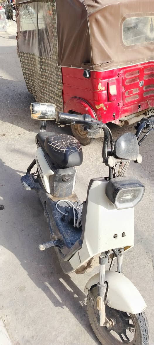 دراجه شجن
للبيع 275 وبيها مجال
مابيها اي نقص فقط غسل يرادلها
باتريات جديده
***********للستفسار
