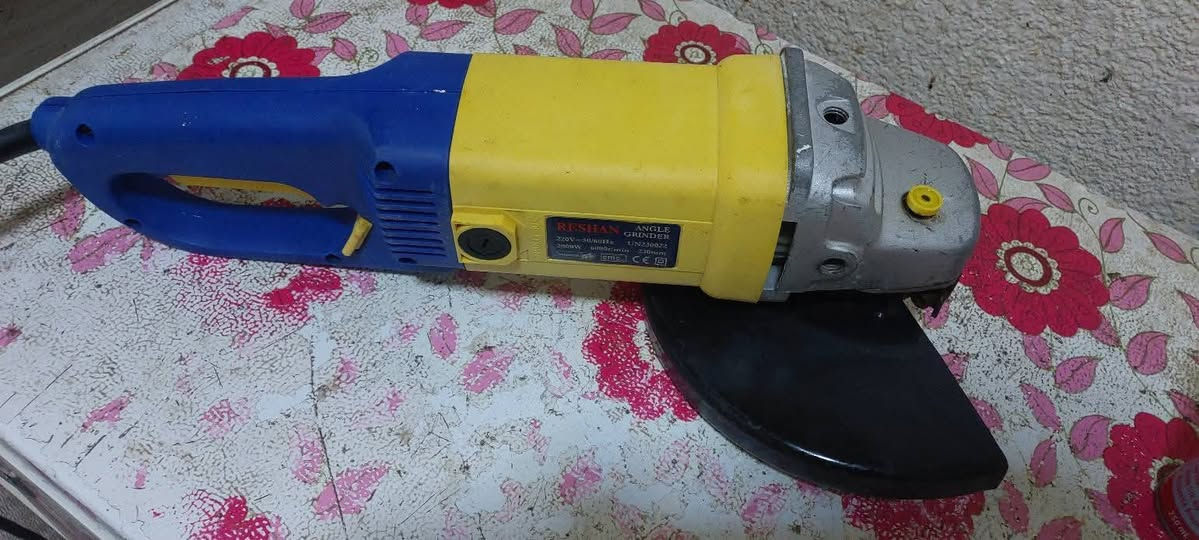 مجموعة غراض  المكان النجف تفاصيل على الخاص او الاتصال على الرقم ***********

