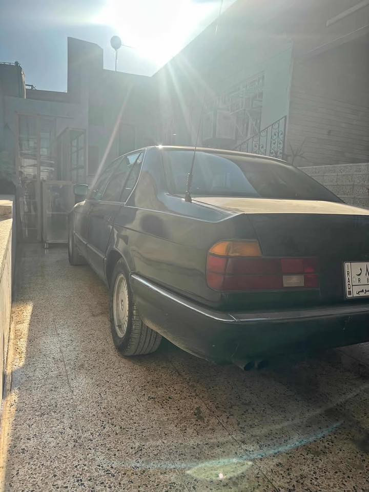 السلام عليكم ورحمة الله
مرحبا شباب 🙋🏻 
BM e32
740i
8 V
اللون :اسود
صبغ جمالية فقط
بچم عريض
كشنات كهرب 
الداخل(مقاعد  جلد بي شويه تشققات ومغلف قماش ) 
رقم نينوى الماني
وياله شمس اصلي
گير اوتو 
محرك وكير شرط
مكاني الموصل
تحويل او وكاله
للتواصل :
‎ *********** واتساب 
      كورك:***********
***********
