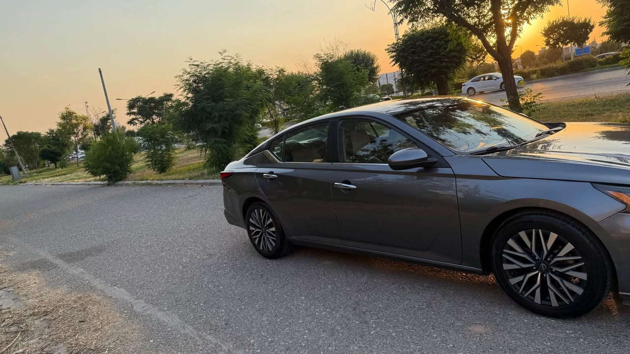 نيسان ئالتیما ٢٠٢٣ sv 
کوشن جلد
لایت لید
ناو کرێمی
٤ پستن 2.5
57.000km رۆیشتیە
شاشە گەورە
کامێرە
شەغال
رادار
ئۆتۆ ستۆپ
سەیارەکە زۆر تازە و بێ مەسروفە ٣ پارچەی پشتی سبوخە بێ ئێرباگ
واتسئاپ 
0751 192 0217 أربيل, العراق
