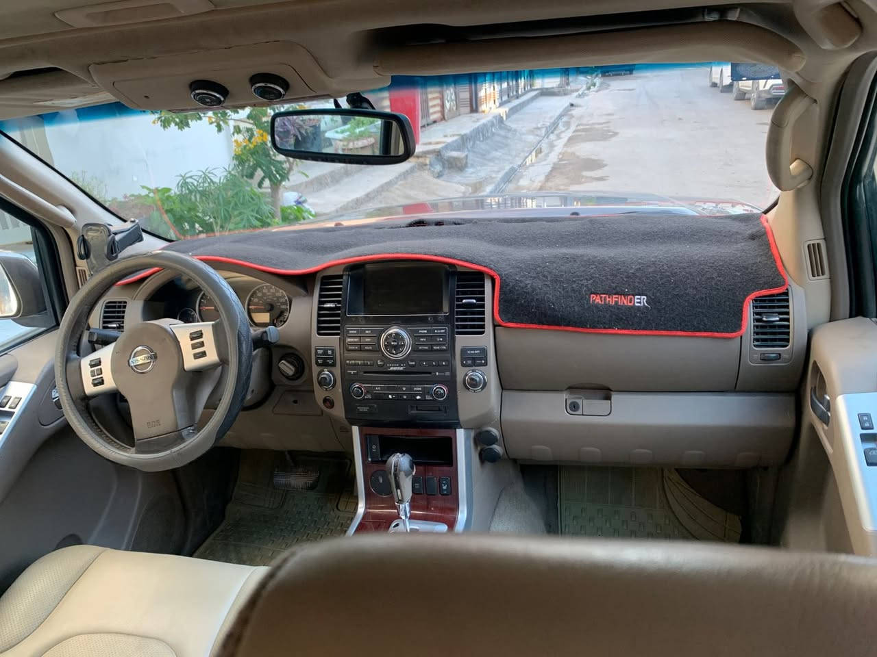 السلام عليكم                                                                            للبيع نيسان باثفايندر 2008 وارد أمريكي  فول  1/1 اعلى مواصفات تجي بهاي السيارة 
بصمة تشغيل وأبواب 
كشنات كهرباء 
تحكم ستيرن
فتحة سقف 
دشبول ارمادة
جنطة شفط 
كير مكينة تمام حدادية إمامي خلفي تمام  رقم بغداد أنكليزي سنوية وهزة كاملة 
السيارة جديدة وجاهزة مال بيت استخدام بسيط 
السعر (118$)مجال بسيط للشراي 

العنوان (بغداد/الكرخ )(***********)
