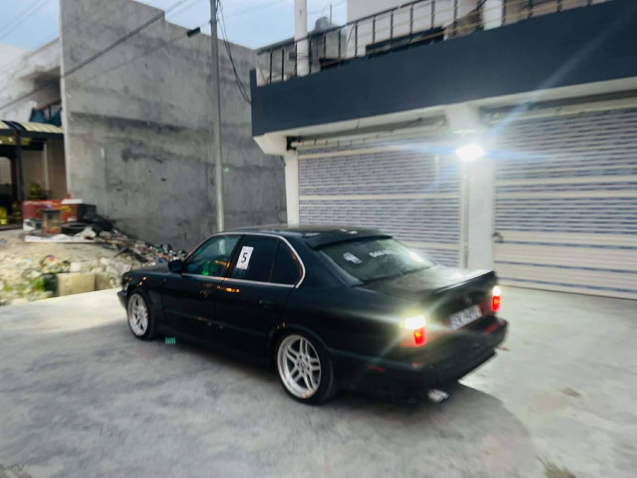 بیئێم سەنەوی 24 گەڵا 
بیئێم 1992 ی 520 ی گێڕ عادی 
نە دوکەڵ نە بوغار هیچ شتێ مەکینەی سفرە
موس و بڕاوە بەشەرت ساغ
لایت ئەڵقە و کامل زینۆن
سەیارەکە هەموو گیانی ئێمە 
چوار ویل و تایەی m18 دو سایز
تەنجیل و موکەبەرە مەزبوت
سعری خوار هەموو بازاڕە 
نرخی 24 گەڵا  
شوێن شارەزوور 
موشتەریت وەرە سەر ماڵەکە یەک سەعات مێشکم مەوە .
 لەگەڵ ڕێزم ❣️


**إذا كنت صاحب هذا الإعلان وتريد حذفه لأي سبب، رجاءا أرسل رسالة إلى الدعم الفني**