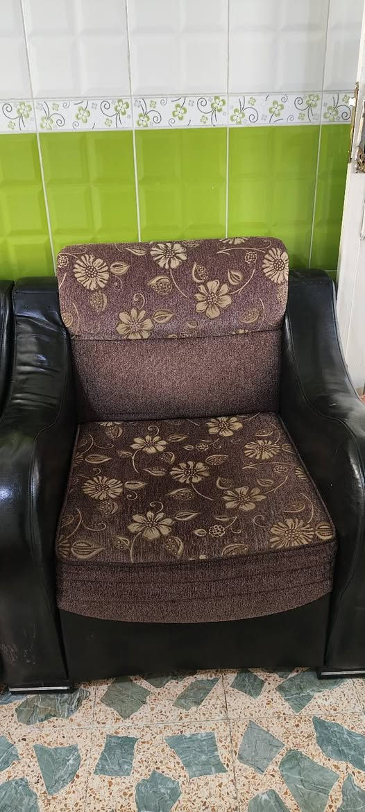 قنفات  تركي للبيع خمس قطع ثنين كرسي ام النفر او وحده ام النفرين وثنين كبار يعني خمس قطع مستعملات مده طويله الي تشتري تنطي بيهن سعر مناسب وراح انطيها تفاصيل القنفات واضرارهن بل خاص


**إذا كنت صاحب هذا الإعلان وتريد حذفه لأي سبب، رجاءا أرسل رسالة إلى الدعم الفني**