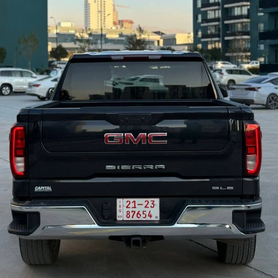 جي إم سي سييرا 2023 
الفئة: SLE فول مواصفات
المحرك:
4 سلندر 2700 توربو
الحالة (للأمانة):
طابينها بكلين تايتل، باب ورا سايق 
صبغ بمب امريكا و بودي ورا سكن همينه

بمب أمريكي
بودي ورا سكن
السيارة بحالة جيدة وجاهزة
للاتصال: ***********
