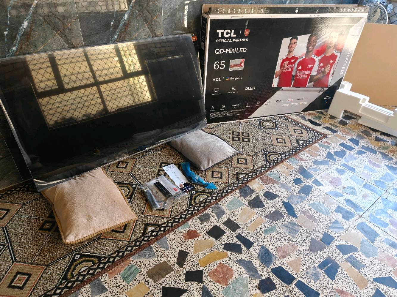 شاشة tcl c6k منلد حجم 65 اخت الجديدة بعدها بلاصق الشركة استخدام جدا قليل مع كافة ملحقاته للبيع السعر 900 الف مجال جدا بسيط عنواني بغداد اي استفسار عالرقم ***********