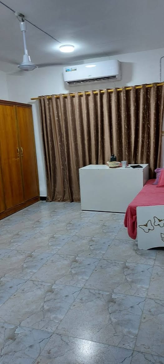 اللهم صلي على محمد وآل محمد
دار للبيع 🏛️ مطلوب مبادرة 80
📍 العنوان : حي  الجمعيه 
📈 المساحة   :   200م 
يتكون من :  طابقين 
- غرف نوم عدد 4  
- صالة عدد 2 
- دورات مياه عدد 3
- استقبال 
- مطبخ
كراج 

☎️ للأستفسار والمعاينة اتصل على :
***********
الرقم يحتوي على واتساب 
📍 زيارة مكتبنا الكائن في : حي الصدر الاول السايدين قرب مطعم كباب نذير 
📥 مكتب أدم
