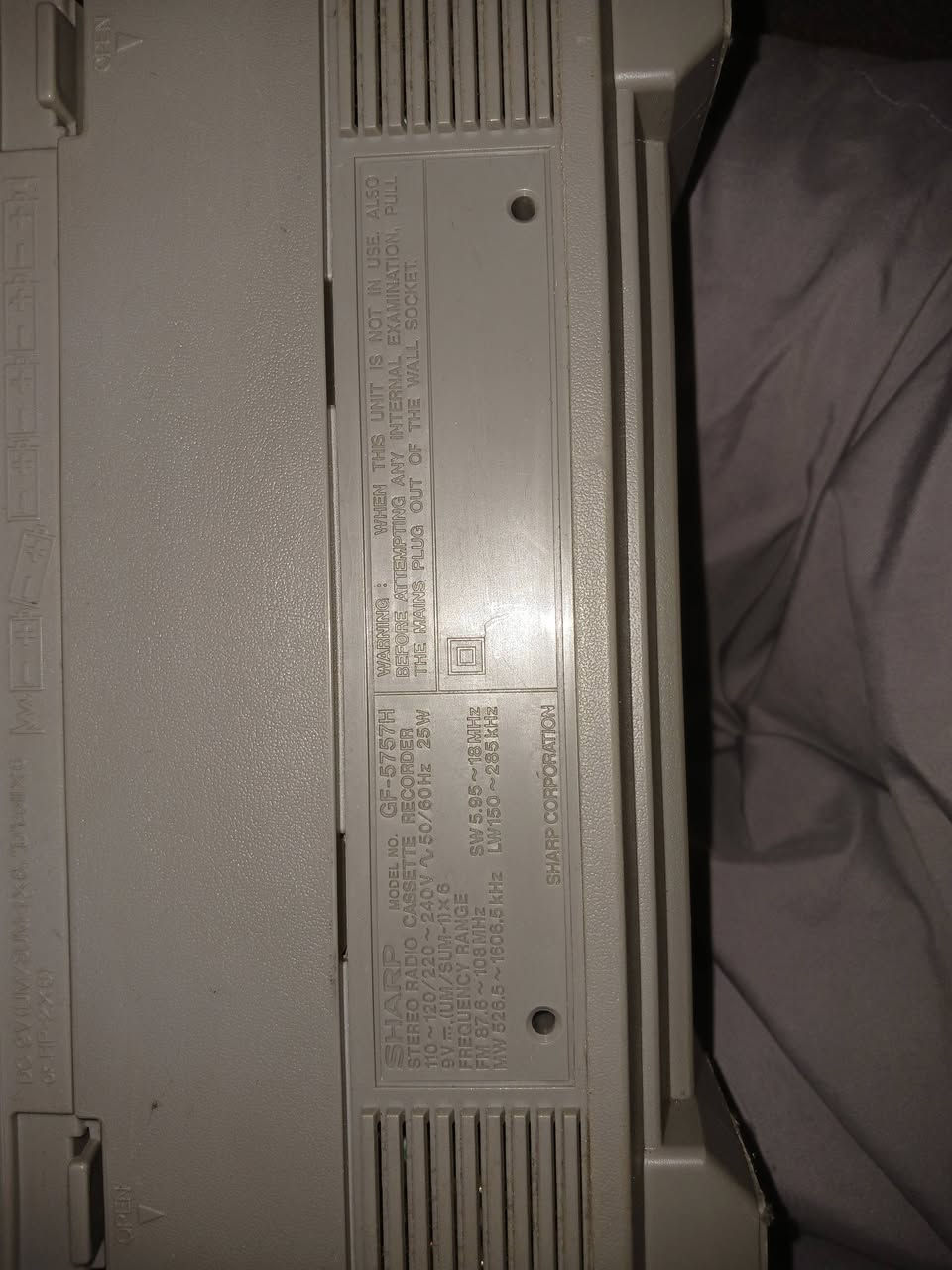 السلام عليكم. 
راديو مسجل شارب ياباني gf_5757 
الراديو 4 موجات. 
الجهاز جديد ونظافة 100/100.
المسجل شغال ومثل ما موضح بالتصوير. 
كهرباء 220-240.
ياخذ 6 بطاريات حجم كبير .
الشراي يتفضل عالخاص.


**إذا كنت صاحب هذا الإعلان وتريد حذفه لأي سبب، رجاءا أرسل رسالة إلى الدعم الفني**