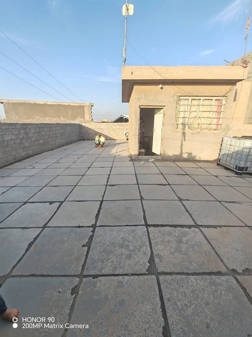 سلام عليكم بيت للبيع المساحه 210متر الغرف العدد 2الغرف 5×4 الصاله 8ونص ×4ونص المطبخ 5×4 الاستقبال 6×5 الارضيه كاشي الصطح مطبك شتايكر الاستفسار الاتصال على الرقم ابو البيت ***********@***********
