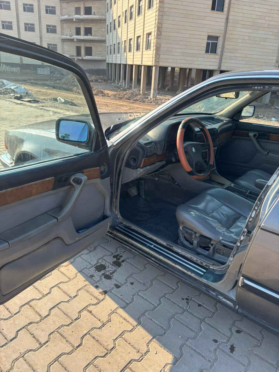 السلام عليكم للبيع بي إم حجم ٧٣٥مديل ٩٣ رقم بغداد بسمي دولي سياره مكينه كير حداديه خير من الله جاهزه الأخير شرط اترايك 200تخم تاير جديد السعر ٤٥ مجال بصيط الاستفسار *********** مكلف بلنشر رجأ رجأ الشراي يتصل
