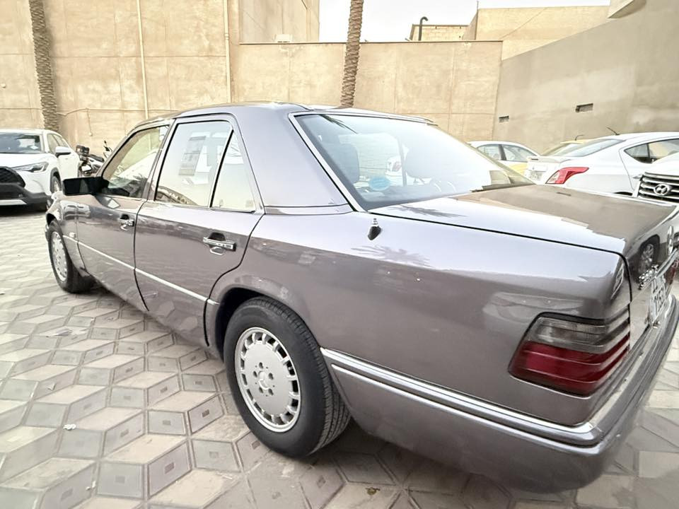 السلام عليكم مارسيدس بيبي 1991 فول مواصفات جاهزه  
كير مكينه بلاد صبغ عام للجماليه بدون ضربه / سنوية للـ28  هزه جديده مكاني بغداد السعر 85 $ وبيها مجال
مراسله واتس او اتصال ***********
أعيد المنشور  بسبب الوعود ال.... مع احترامي @إشارة @الجميع
