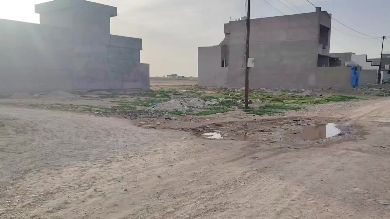 للبيع قطعتين طبك 400 مترالركن ولبصفه مي كهرباء واصلهن الشارع عريض 10 متر سعر القطعه الوحده 19 ثنينهن38 وبي مجال حي الاطباء الجديد وره الجامع الاستفسار***********
