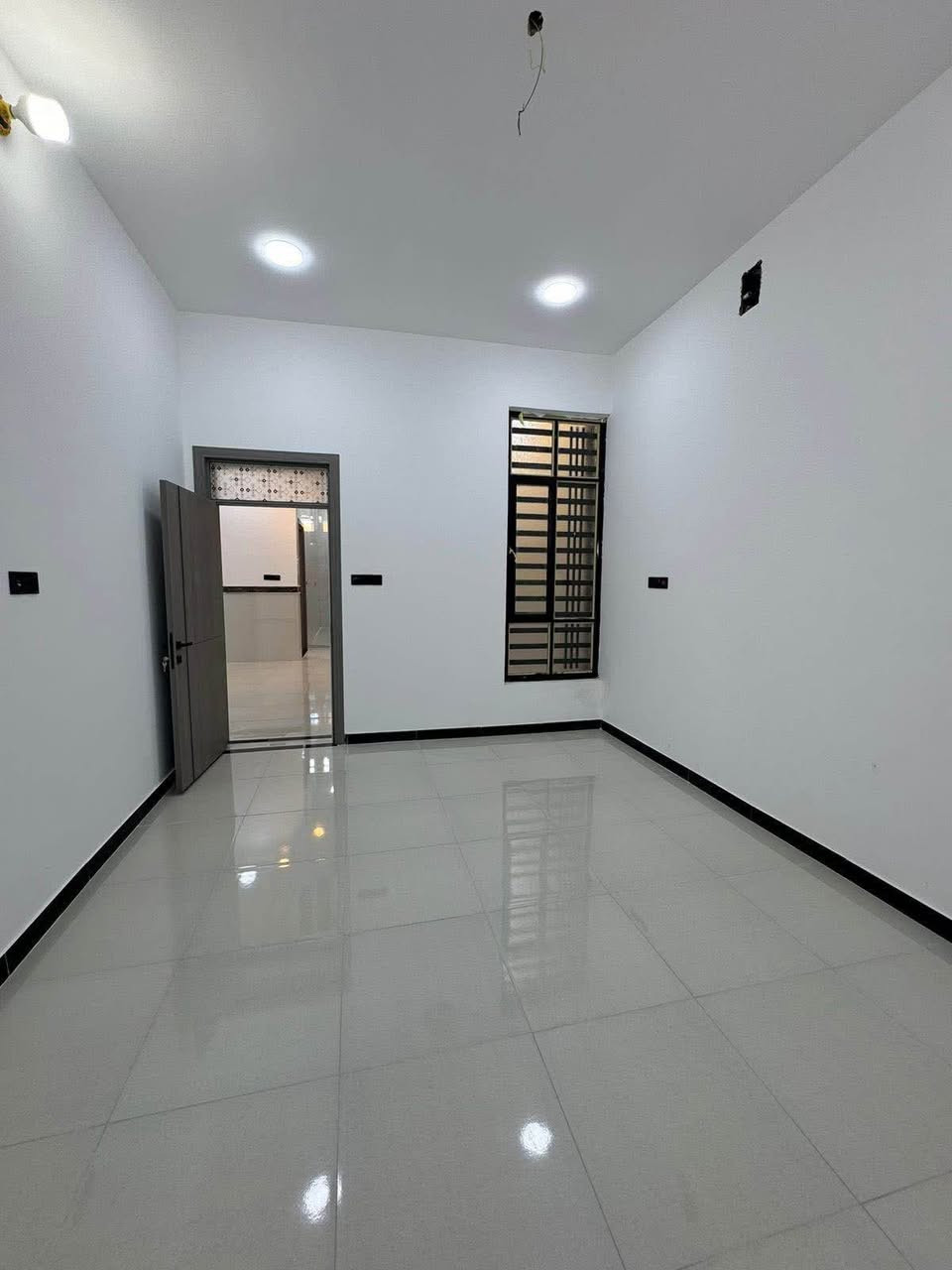 🏠 داران الــبــيـع مــغـربـه🏠
 خـلـف شـارع الامنئي قرب مدرسة الغزالي 
  🏠المساحه (160)متر+100متر 🚧

       يتكون الطابق واحد الارضي  
  🏡 غرفتين نوم وصالة+بيتونه 🏡
              واستقبال ومطبخ 
🛁وصحيات خارجية 🚿وداخلية 🚽
  للاستفسار مراسلة الصفحه او الاتصال
على الواتساب (📲*********** عمارة, ميسان
