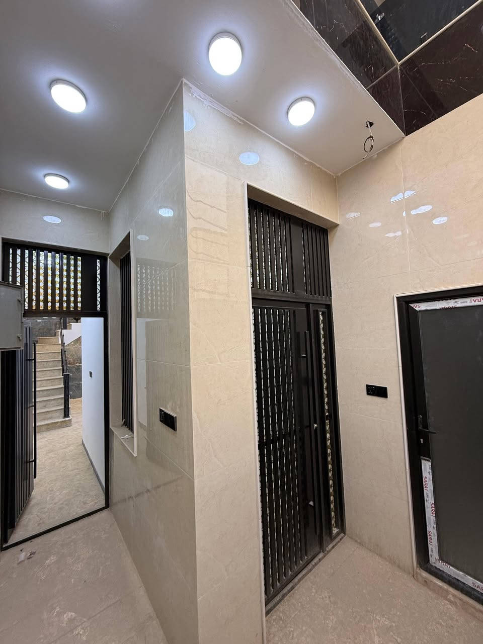 ‏‎‏‎دار  للبيع  النجف الاشرف
حي الجامعه
مساحه الدار  ١٠٠ م 
شارع ١٠ موقع ممتاز 
٣ غرف نوم
طابقين بناء حديث
قرب المركز الصحي

‏‎  للاستفسار مراجعة مكتب العطاء للوساطه العقاريه في حي الجامعه سايدين سلام-جامعه 
مقابل مجمع زيد و حسن

او الاتصال 
‏‎*********** (يتوفر واتساب)
