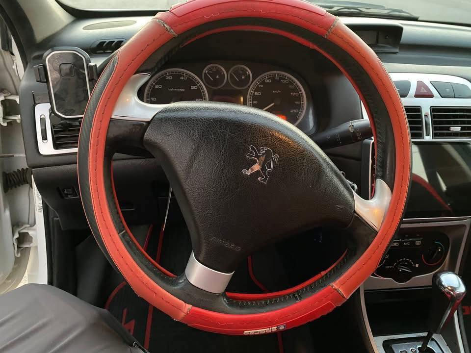 بيجو فرنسي 307/موديل2005
 تراي وين ميعجبك 
كهربائيات كلها بلادية 

صبغ بلادي عدة باب عكس السايق مصبوغه 
السيارة بأسمي تحويل ثاني يوم مشروع وطني 
السيارة عليها ادامة كاملة كلشي متصرف عليها 
السعر 49 وبيها مجال رقم بغداد

مكانهة بغداد القادسية قرب ساحة قحطان
***********
