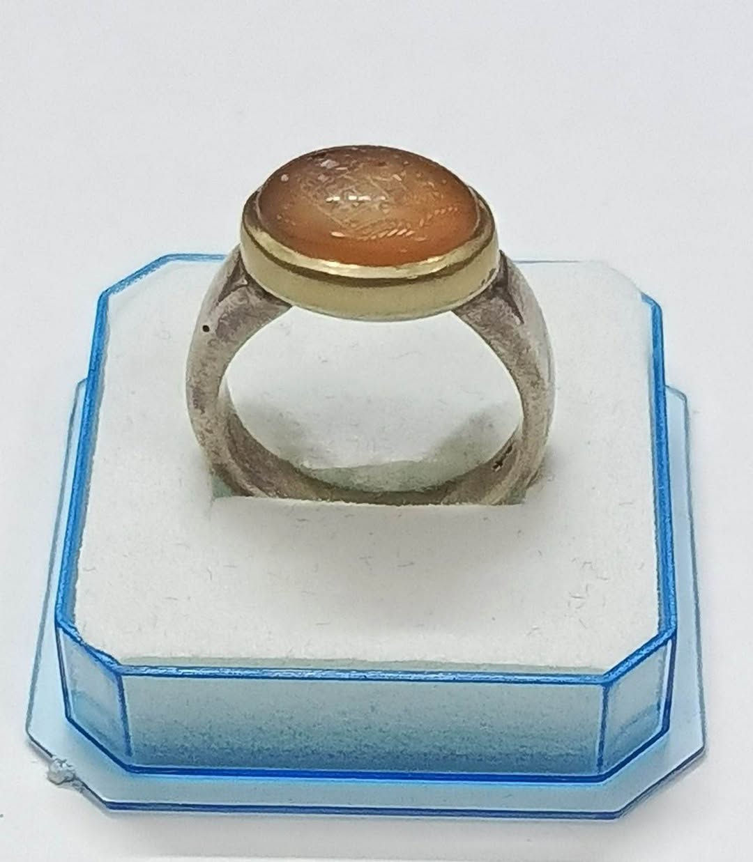 خاتم العقيق اليماني زعفران فضه 925 صياغه يدويه 
ثقيله القياس الخاتم 21السعر60الف
توصيل جميع المحافظات 5
*********** بغداد, العراق
